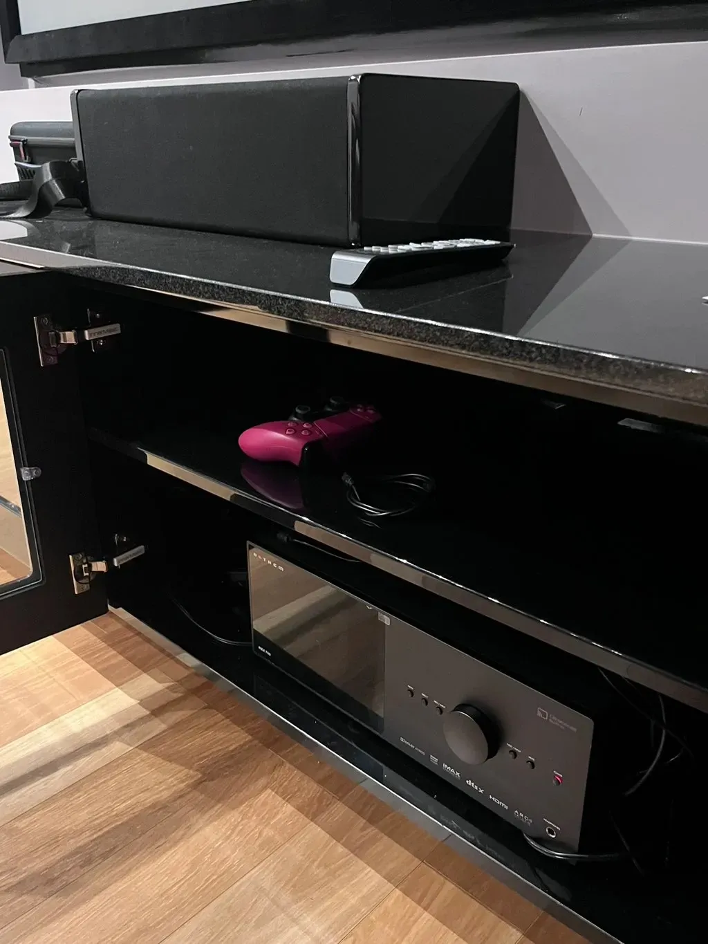 Home theater room by Rishi S