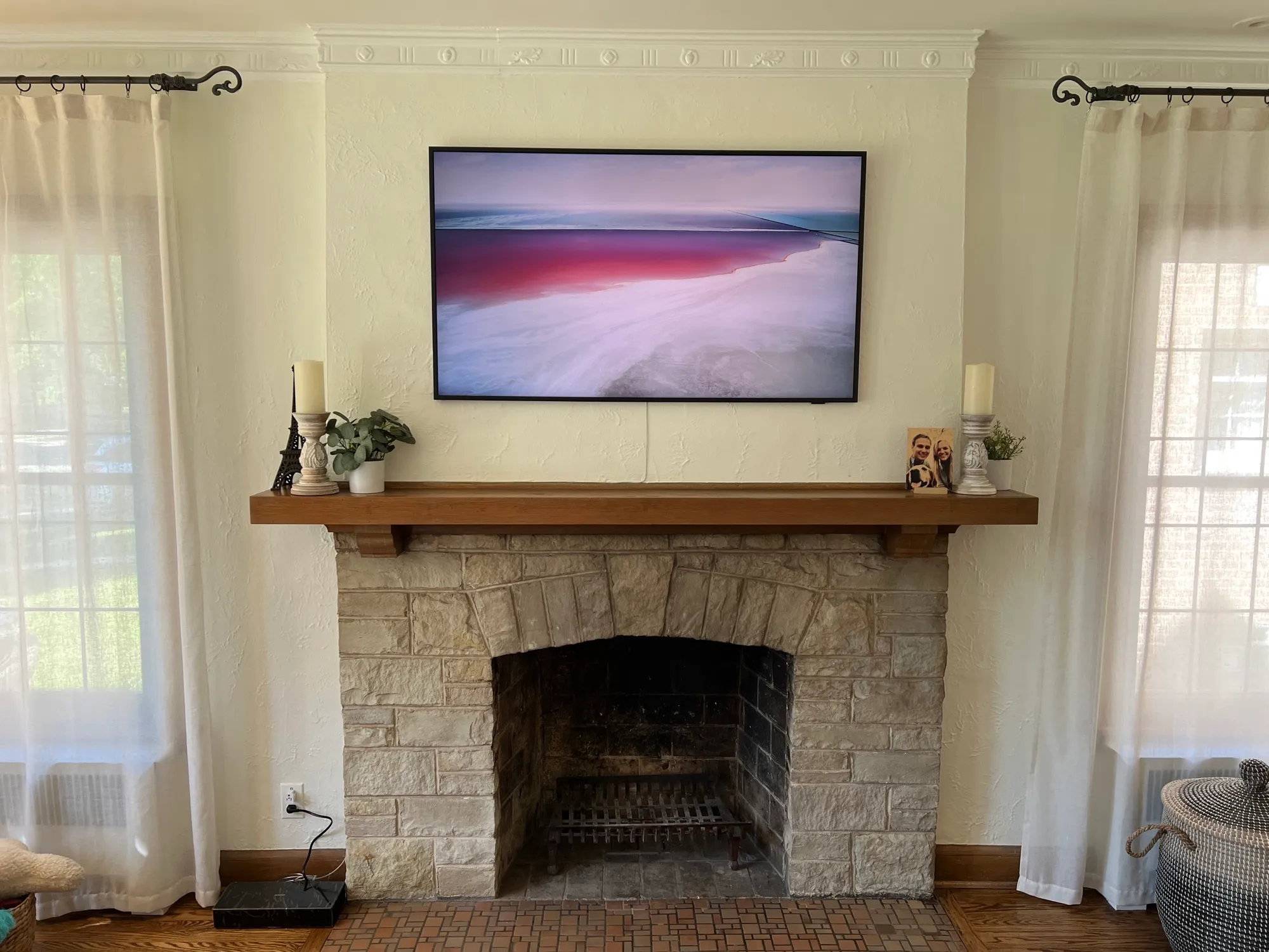 TV installation with sound bar